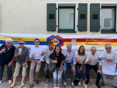 Delegationsmitglieder aus Bassano und Schmölln auf dem Mühlacker Straßenfest